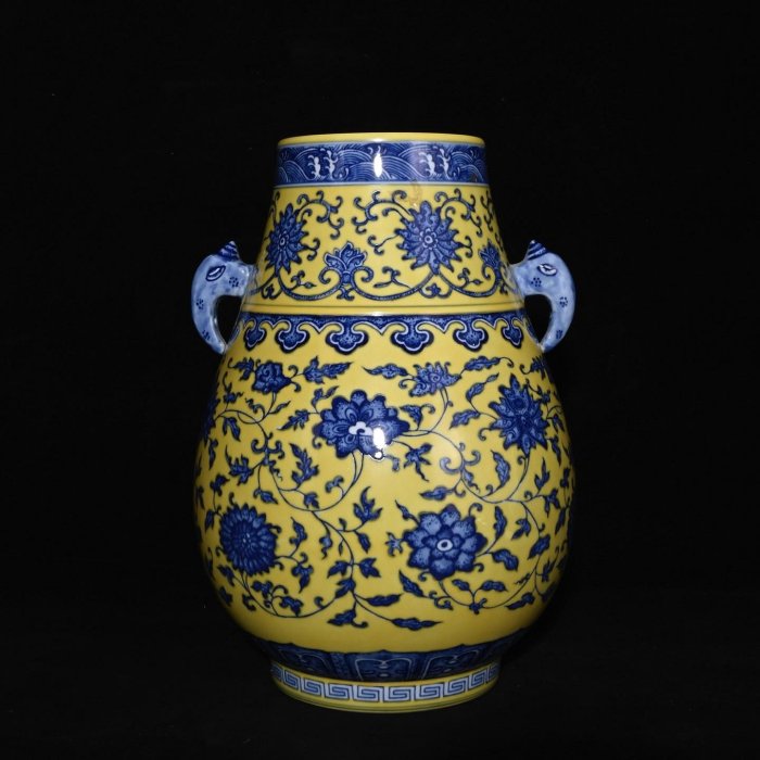 清乾隆年制黃釉青花纏枝花卉紋雙耳尊，高32×22厘米??70038781禦窯
