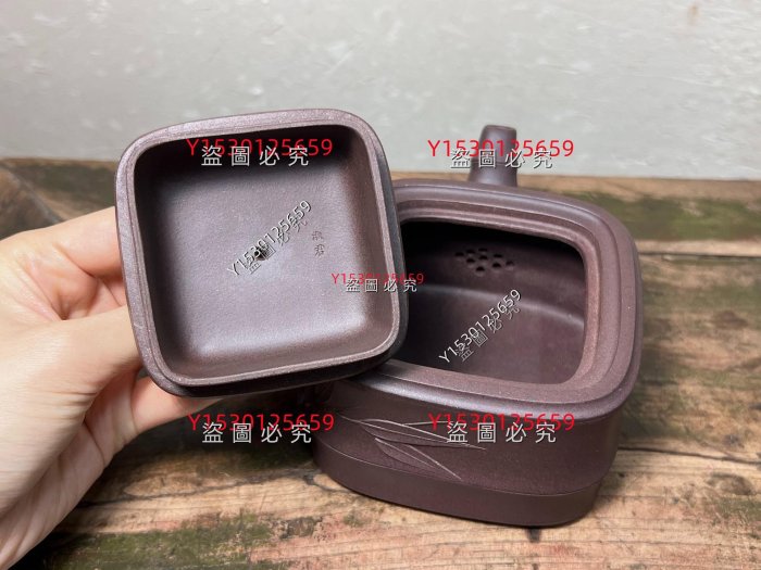 宜興紫砂工藝廠九十年代老料橫把四方竹節壺泥料：紫泥容量：300cc 底款