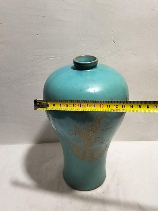 宋代汝窯天青釉梅瓶嚴選古董級藏品，刻花精美底部有款識天青釉梅瓶汝窯