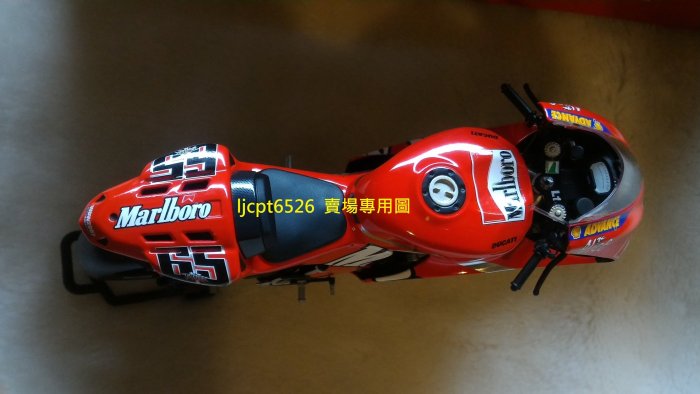 MINICHAMPS Ducati Desmosedici GP7 1/12 MINICHAMPS 1:12 DUCATI