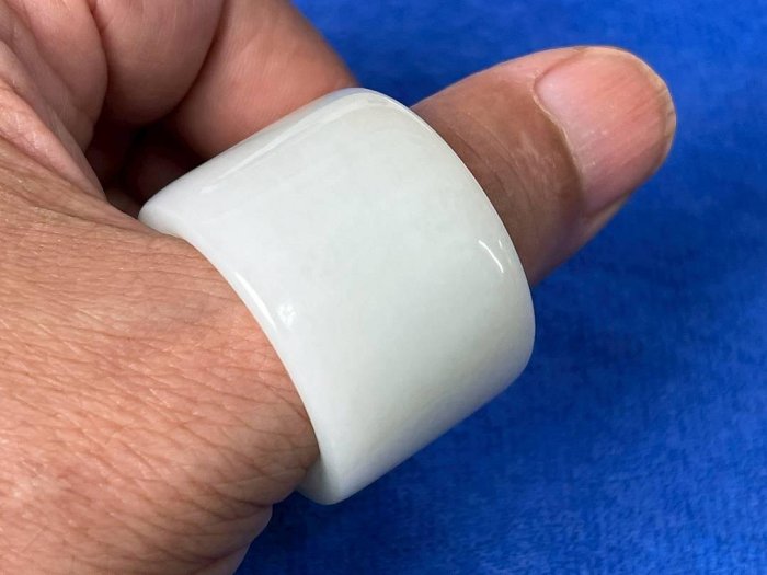 多藝多]【新疆和田玉羊脂玉-扳指】玉質細膩溫潤密度高油性好，越帶越潤