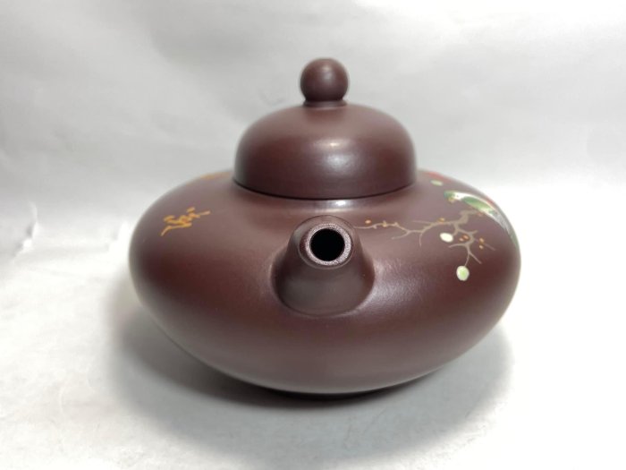 中国美術 中国古玩 中国宜興紫砂 花鳥紋樣花瓶2点 A Yixing teapod, Qing dynasty, 18th century | 清十八世紀宜興