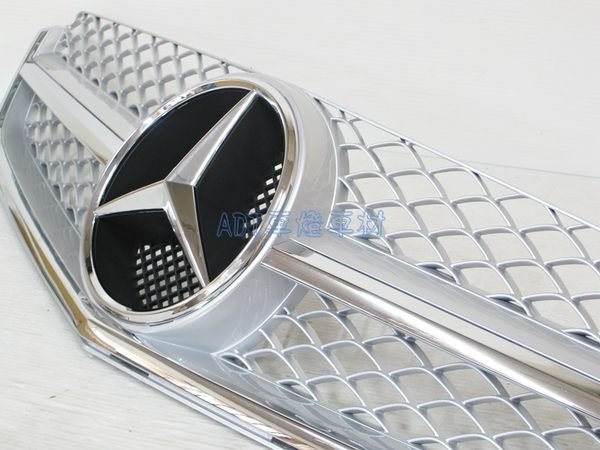 ~~ADT.車燈.車材~~賓士 BENZ W204 正 C63 專用單線亮銀網狀水箱罩附原廠大燈標誌