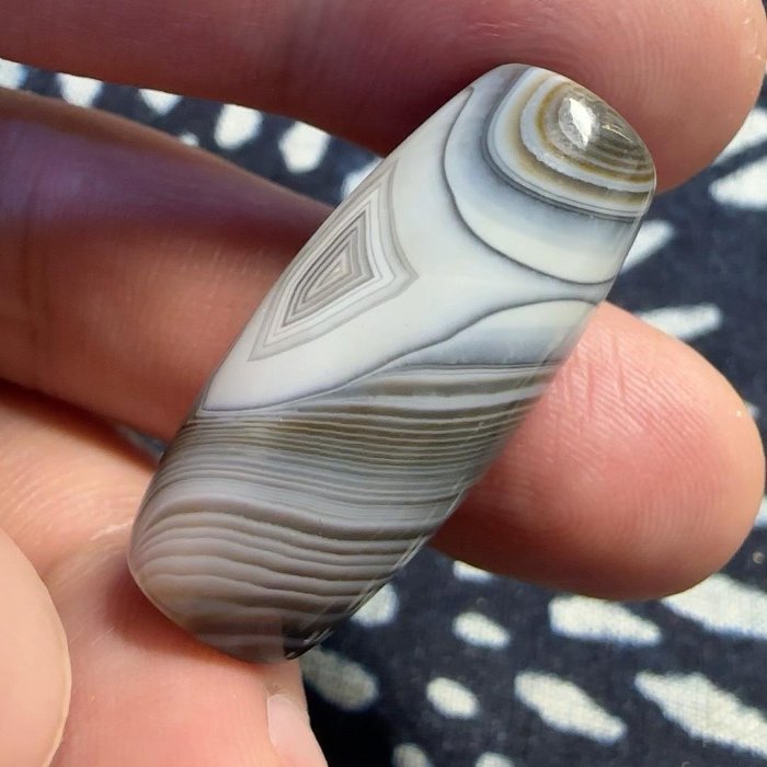 嚴選天然纏絲瑪瑙天珠，四眼紋理細膩，尺寸32x14.5mm 天珠纏絲瑪瑙天然