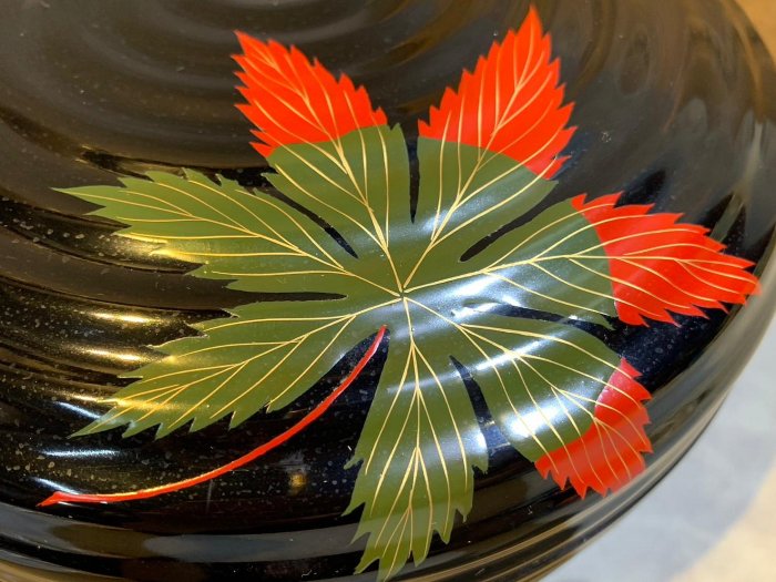 古玩輕鬆拍】老日本京都名漆藝家八代平安象彥作蒔繪楓葉紋木胎黑漆食籠