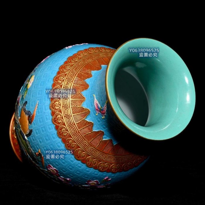 清乾隆松石釉礬紅描金浮雕粉彩花鳥紋瓶，高24.5cm直徑17cm，編號32 青