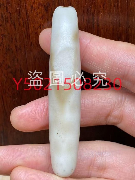 瑪瑙白肉財神天珠一顆珠子肉質很細形狀不規則圓柱非常有味道的一顆美珠
