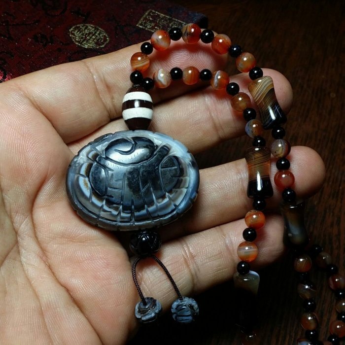 特級正品促銷《早期巧雕絕版收藏精品XO-208》天然西藏天珠礦九眼頁岩