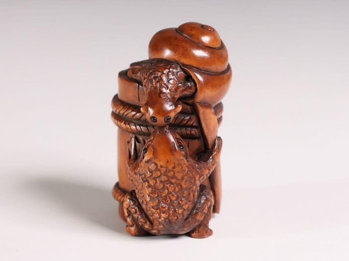 木製 提物 根付 在銘 玉松 蛙と蝸牛 桶 カエル 彫刻 木彫り【MB297】 青蛙根付蝸牛木雕桶形在銘| Yahoo拍賣