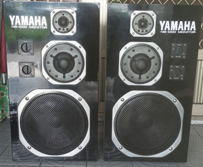 YAMAHA NS-1000M，三音喇叭，序號：311182，是 NS-1000M最終型號，單体極新，西德鏡面烤漆。