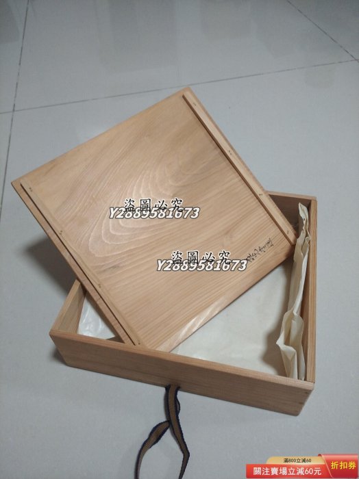 日本木盒內徑25❌25❌6.9 日本老木盒，品相如圖。木釘，綁繩，木頭厚實