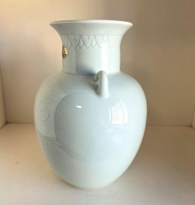 琥山、花瓶 日本舶來品琥山白瓷花器花瓶底部微磕見圖品相不錯| Yahoo拍賣