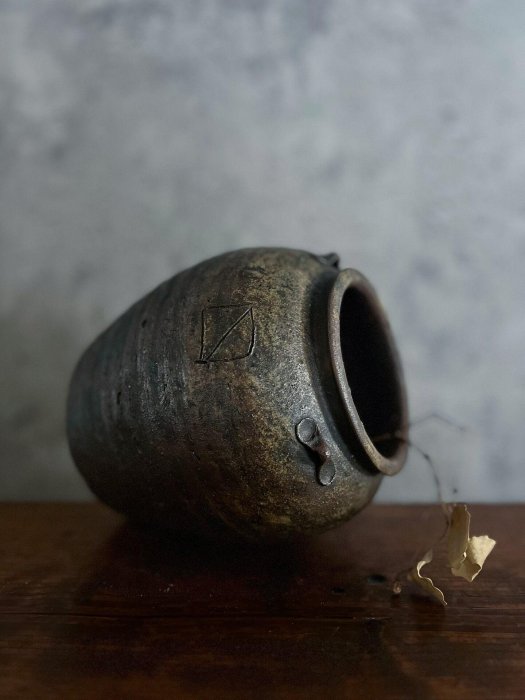 嚴選日本室町時代古備前種壺，三耳水差完美珍藏，高達24.5釐米古備前種