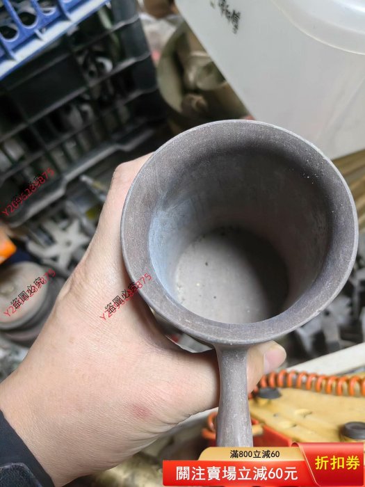 老木魚石茶杯，帶竹把手，杯身刻“中國木魚石”字樣，石材材質，造型獨特
