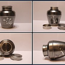 間村自造 古錫製 四君子文 胴紐茶壺　煎茶道具 茶器/茶入/茶筒/茶心壺 間村自造錫製四君子文胴紐茶壺⁄箱付 煎茶道具錫