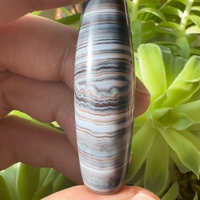 纏絲瑪瑙純天然藍沁海浪紋佛眼天珠，尺寸：49*14.4，純天然藍沁海浪紋