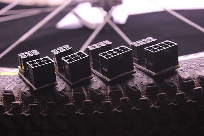 小白的生活工場*顯卡電源轉向接頭6PIN 8PIN電源接口轉彎180度轉90度直角轉換頭