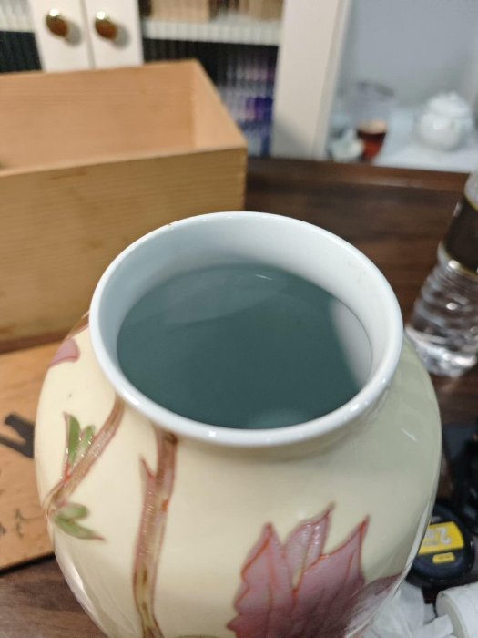 日本古董花瓶鳳仙窯琥山作品，非常雅致，原木盒多年存放原因變形了