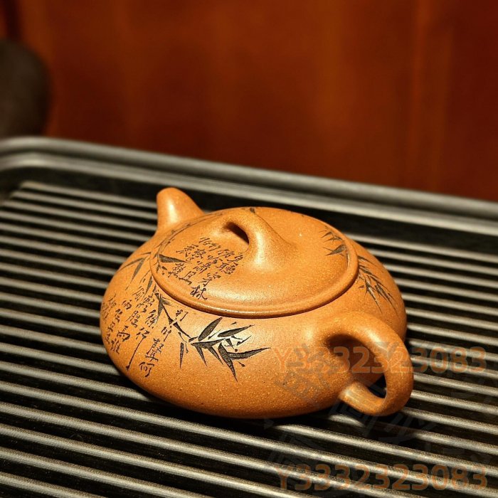 王霞制蟹黃段泥滿工刻繪〈無塵〉紫砂壺｜130cc小品｜三面精工(詩/竹