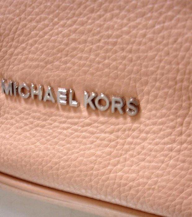 品相佳 好牛皮高級款 美國Michael Kors MK 女性 字母Logo+油亮純厚磅牛皮荔枝紋+Logo吊飾 斜 側背兩用包 (特價真品 ...