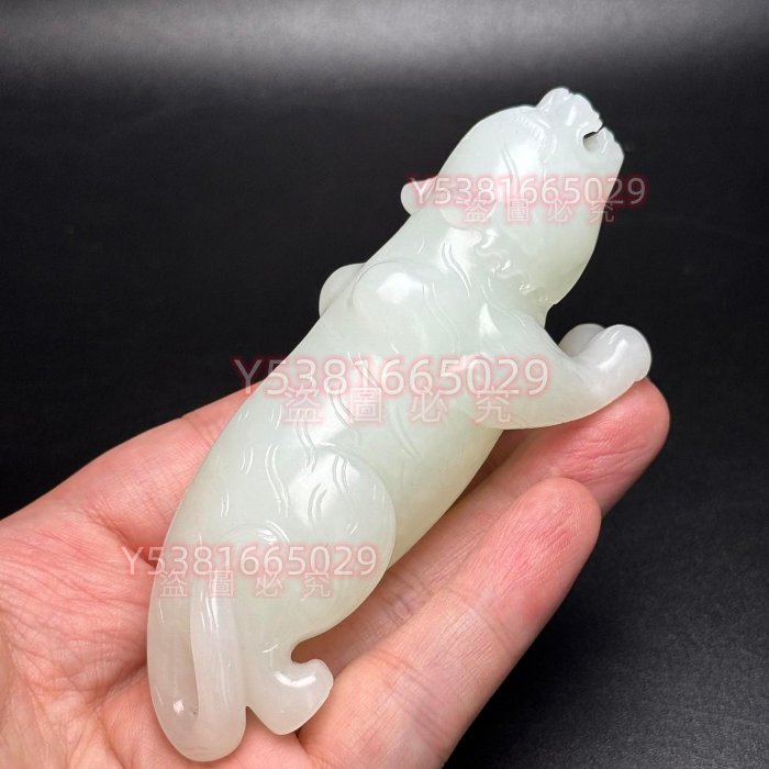 可優惠】和田玉雕刻的玉！和田白玉！玉質溫潤細膩，玉虎象征著威武
