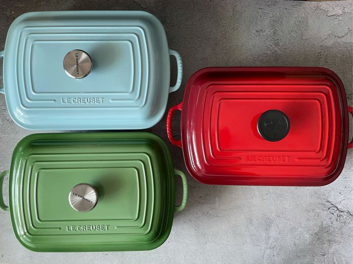 【愛咪雜貨小舖】全新現貨Le Creuset 雙耳長方鐵烤盤 長方鍋 長方形鑄鐵鍋 深烤盤 含蓋 29CM 迷迭香綠