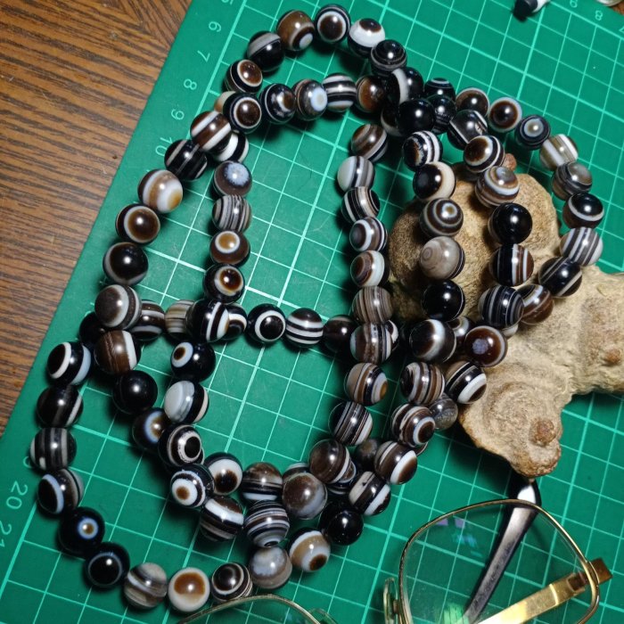 世界唯一超級精品》天然西藏九眼頁岩石天珠礦【108子天眼珠佛珠/念珠 世界唯一超級精品》天然西藏九眼頁岩石天珠礦【108子天眼珠佛珠/念珠