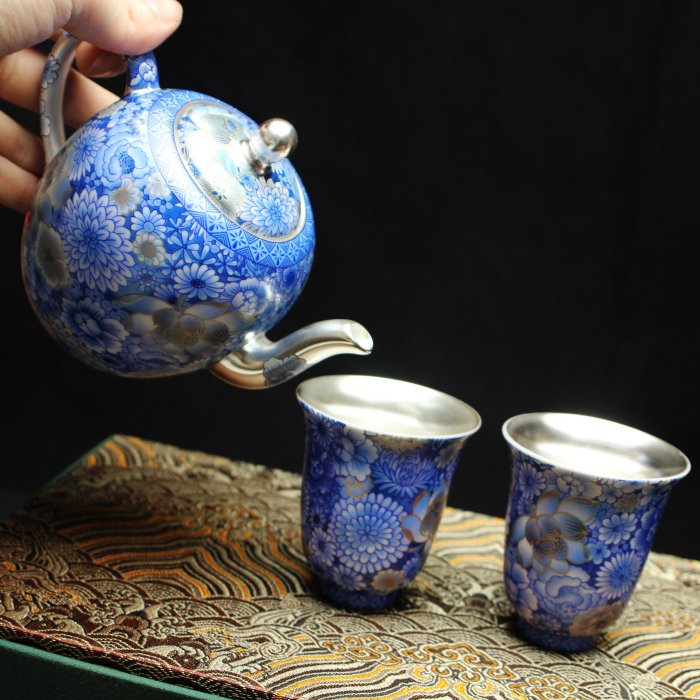 桑園の】 高級茶道具瓷胎鎏銀繁花四季美人壺一壺兩杯銀杯茶壺周鴻杰