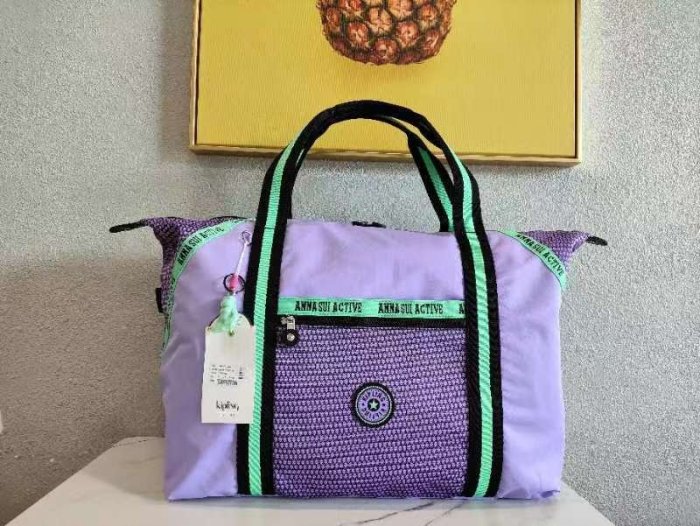 凱莉購 Kipling Anna Sui Active 聯名系列 K13405 活力網眼紫拼接 手提包可插桿 預購