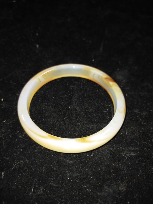 K0087 琥珀色玉髓紋瑪瑙鐲內緣直徑5.3cm鐲寬1.9cm 玉鐲玉琢手鐲手琢