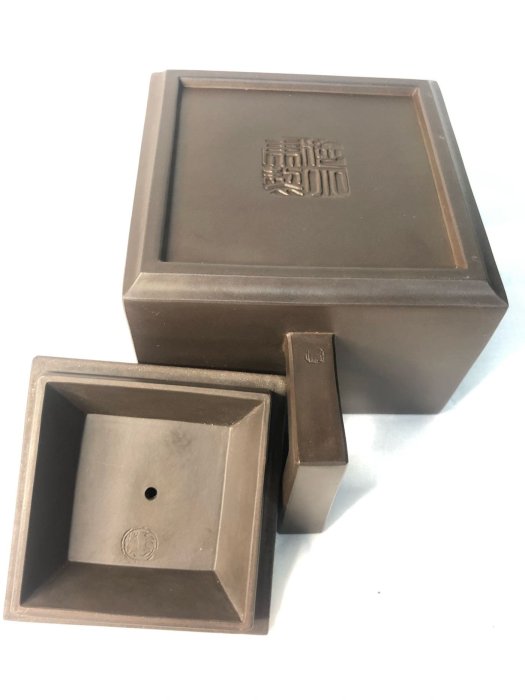 宜興紫砂茶壷（底款「施小馬製」） bc00ee10-99f0-465d-9485-