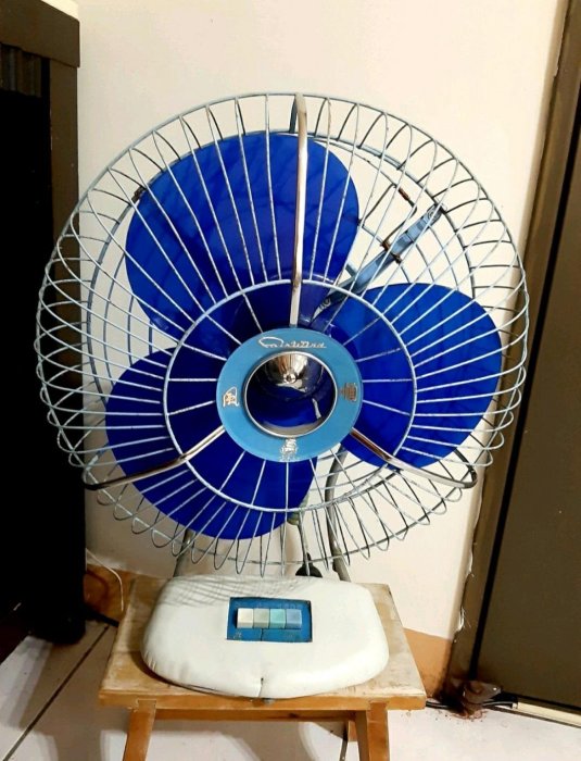 早期順風牌老電扇 能吹 能擺頭轉動 馬達強而有力 使用功能完全正常