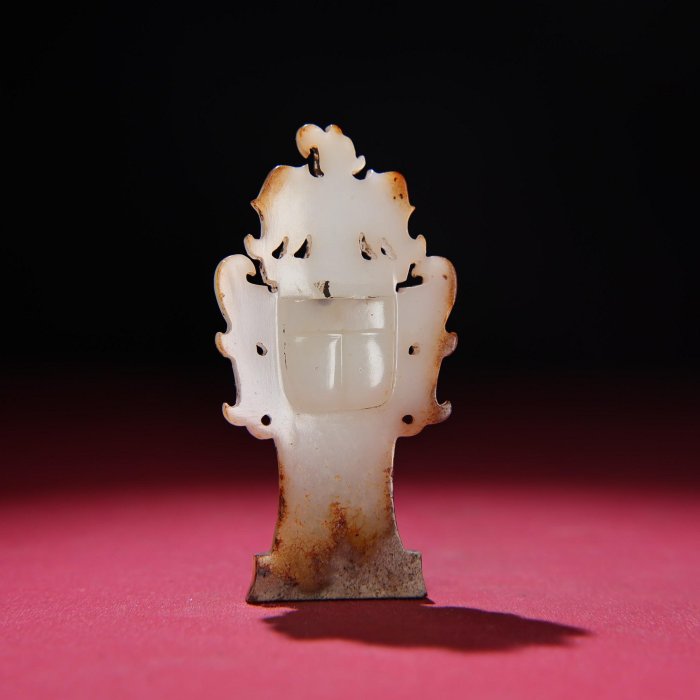 臻品舊藏，和田白玉生坑滿沁鳳鳥紋神人首，包漿厚重，沁色入骨，工藝