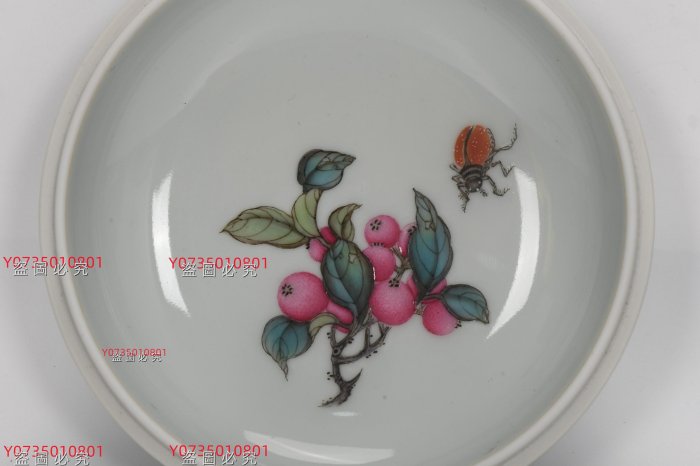 清雍正，琺瑯彩藍料翠邊角博古印合，高6.5厘米，口徑12.2厘米，底徑8