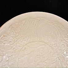 宋時代 白磁 刻龍 鳳 宋時代 白磁 刻龍 鳳 宋定窑白釉刻龙凤纹盘高7.5厘米直径30厘米【東方