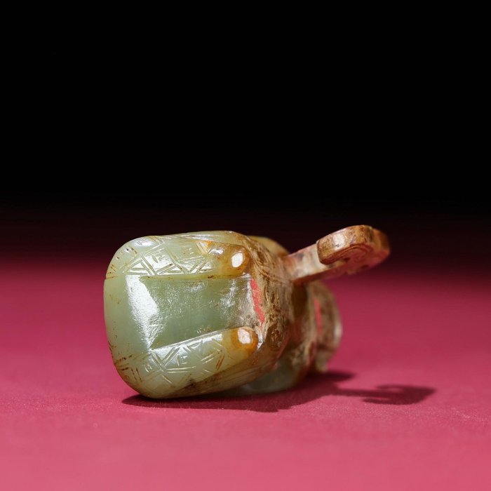 臻品旧藏， 和田玉满沁黄玉玉贵人包浆厚重，沁色入骨，工艺精湛，犀利