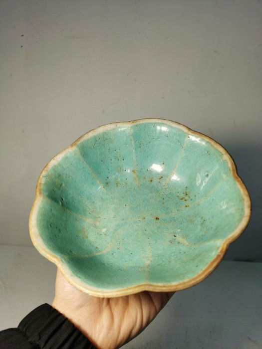 嚴選清代同治年制粉彩花鳥碗，牡丹富貴圖案寓意吉祥，繪工精細動人，附