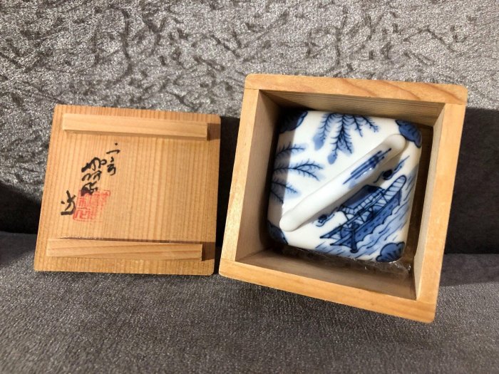 清乾隆時代 染付 青花祥瑞花卉文四方印泥盒 蓋盒 釘刻文字 香盒(E-65) 乾隆年製青花龍紋瓷印泥盒（7cmx3cm), 興趣及遊戲, 收藏品及紀念品 コレクション