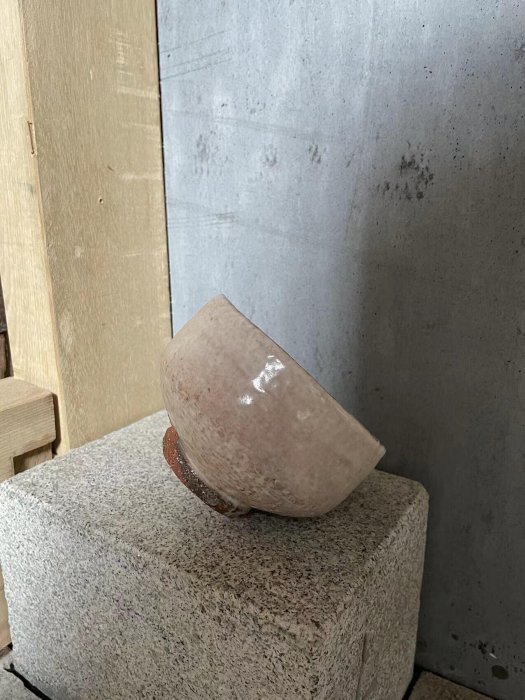昭和年間森島一伸創作萩燒抹茶碗，附原木盒裝，高8釐米、口徑12.5釐米