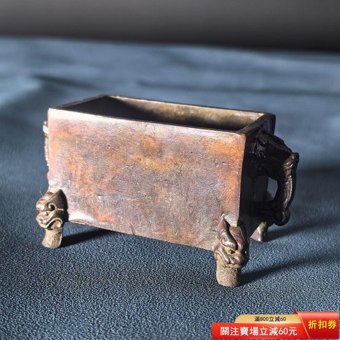 仿大明宣德年制銅香爐，尺寸長9cm寬5cm高4cm，重240g。方形爐身，四角