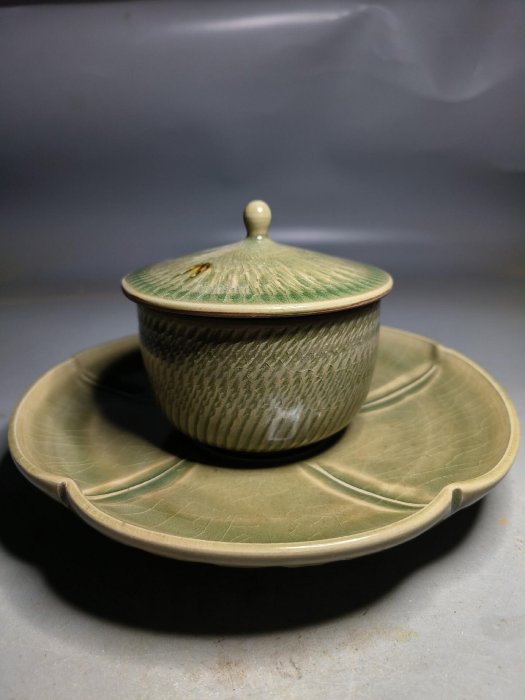 北宋・金時代 耀州窯青釉斗笠碗　青釉素麵茶碗　青磁(F-131) 北宋耀州窰青釉刻花水波蓮紋盌| Chinese Art | 2025 | Sotheby's