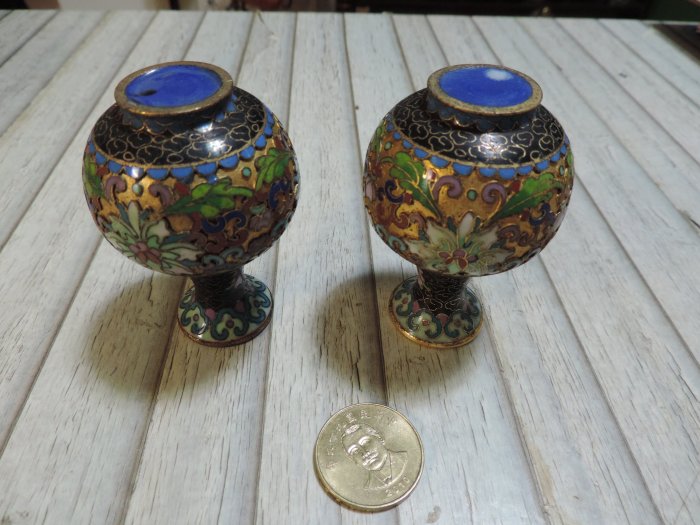 1012  中国　景泰藍　七宝　琺瑯　急須1   花瓶4  小物入れ1  時代物 早期收藏~老件景泰藍掐絲雕花琺瑯彩小花瓶一對花卉浮雕鎏金掐絲對瓶大