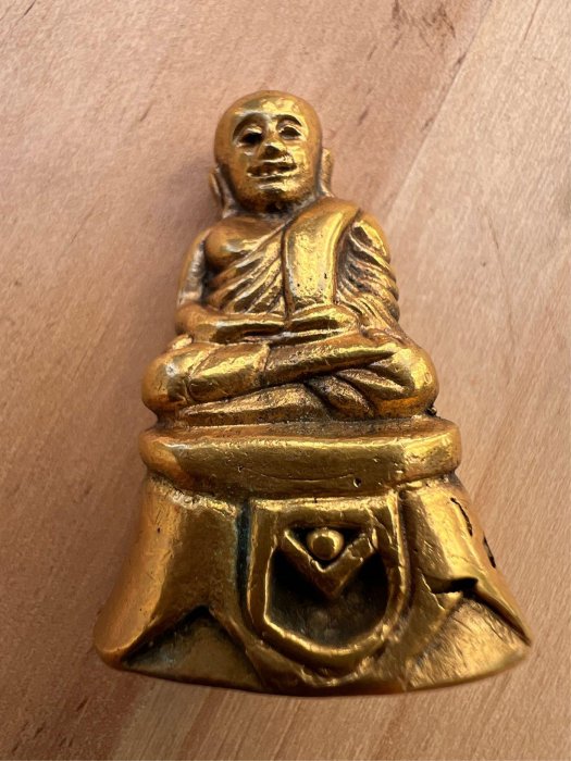 佛牌也是投資?龍婆艮瓦邦堪2459紀念版,具備高度增值潛力的收藏級佛寶