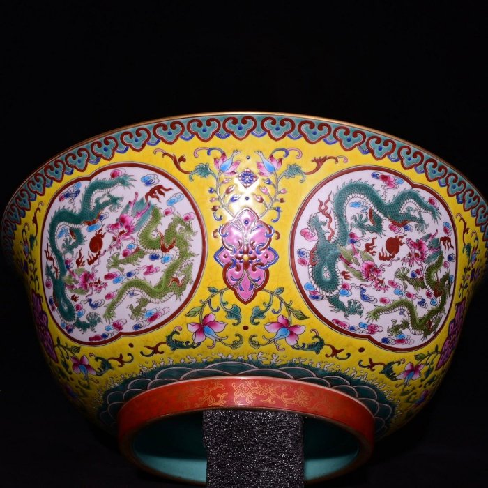 清乾隆年制琺瑯彩描金開窗龍紋大碗，高15×37厘米【上元雅玩堂