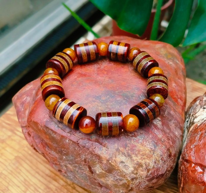 老珍藏西藏能量石線珠天珠手鍊~線珠天珠具有避邪的功效~強身長壽~解煩