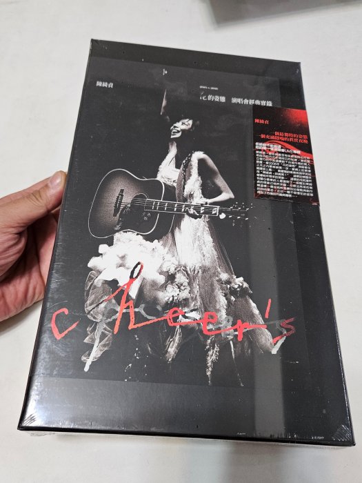 陳綺貞花的姿態演唱會經典實錄CD+DVD (全新未拆封) 邊角膠膜小破損