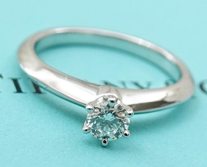 1元起標無底價【9/6 週日結標】【TIFFANY】六爪 單鑽 PT950鉑金 鑽戒 0.22CT 國7.5