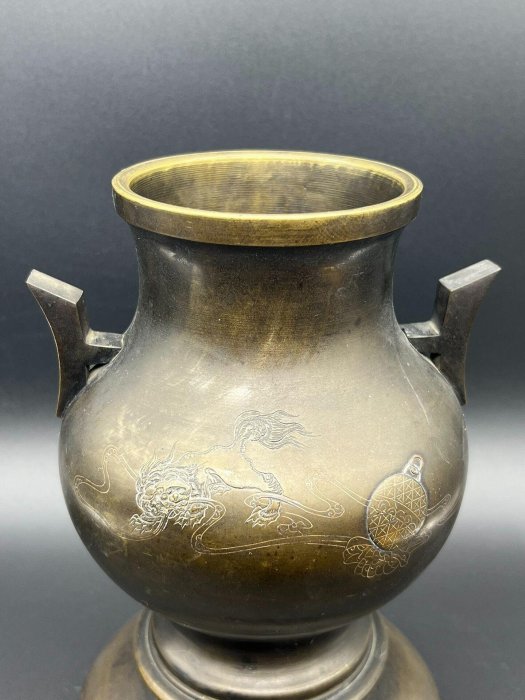嚴選日本高岡鑄銅耳付雙面刻紋薄端花道器，茶道專用美器尺寸30x30.5cm