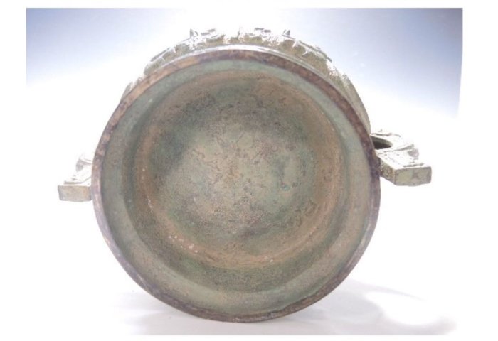 中国美術 白磁 饕餮紋 三足 双耳 香炉 高13.8cm(LC632) 玉縷雕饕餮紋四獸足雙環耳香爐仕宏拍賣