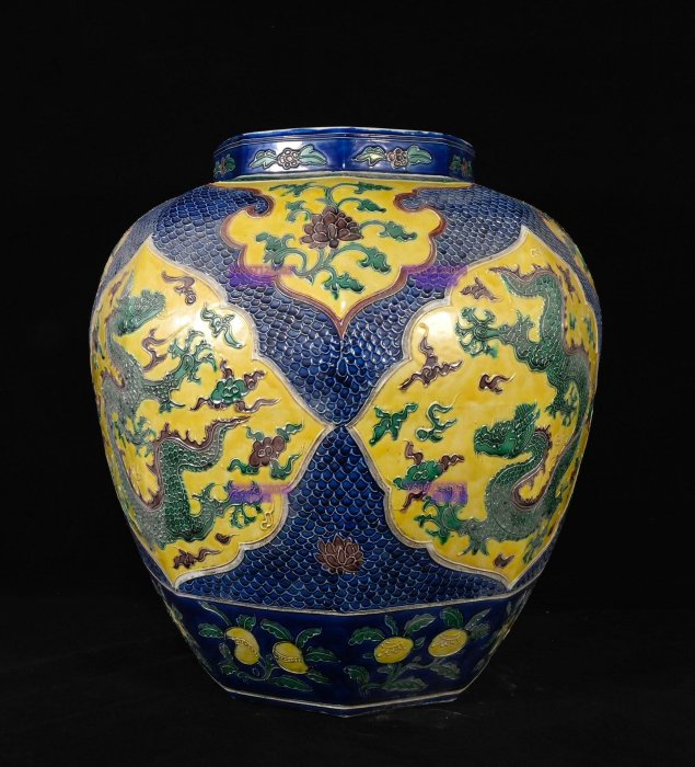 大明永樂砝華彩龍紋大罐，高43×40釐米12001152 青花五彩琺瑯彩【老窯堂